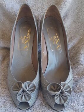 Bueno Women's Gray Peep-Toe Heels with Floral Accent